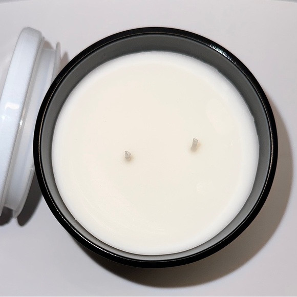 2 Wick Scented Candle - Picture 2 of 4